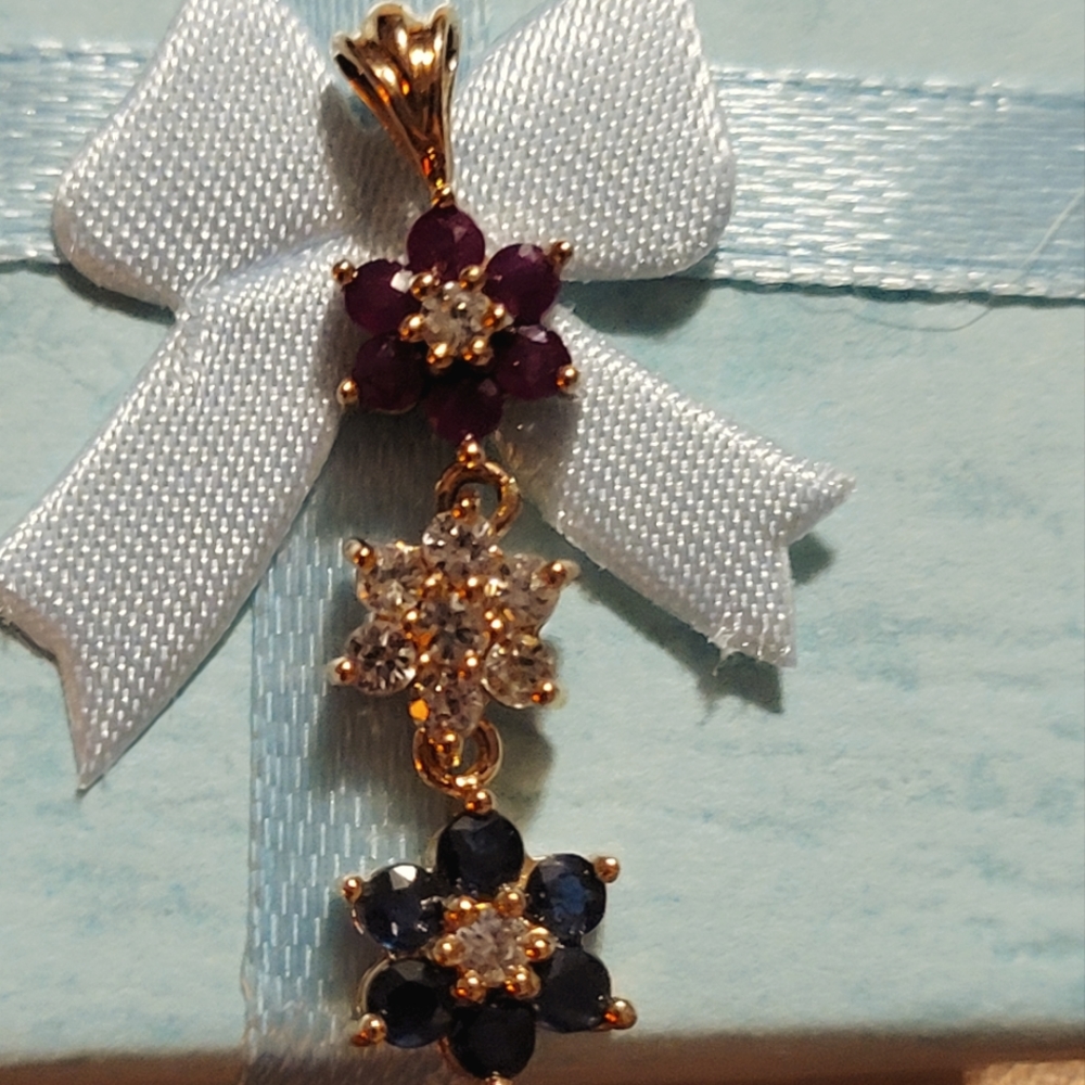 14k yellow gold. Sapphire, Ruby, Emerald and Diamond Pendant 8x30mm)